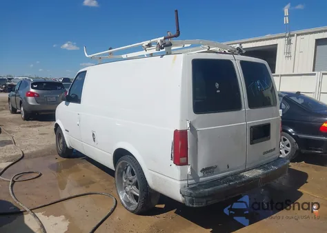 2001 Chevrolet Astro z USA, uszkodzony, nr VIN 1GCDM19W31B126300